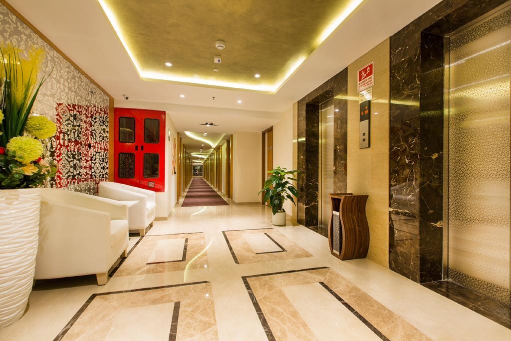 Pai Viceroy Hotel Tirupati Exterior foto