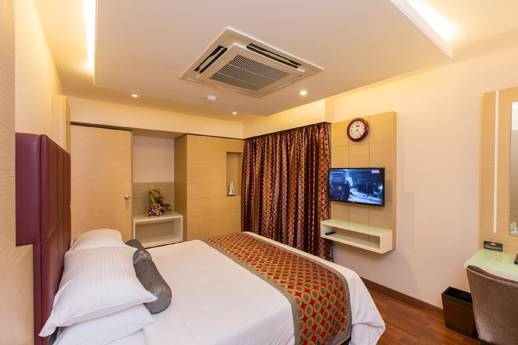 Pai Viceroy Hotel Tirupati Exterior foto