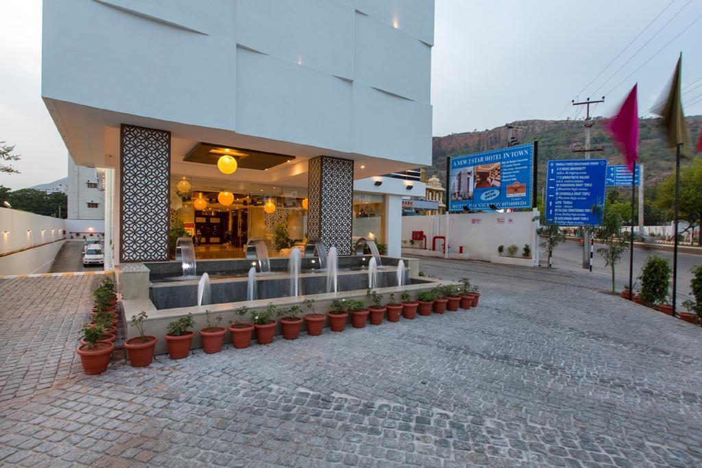 Pai Viceroy Hotel Tirupati Exterior foto