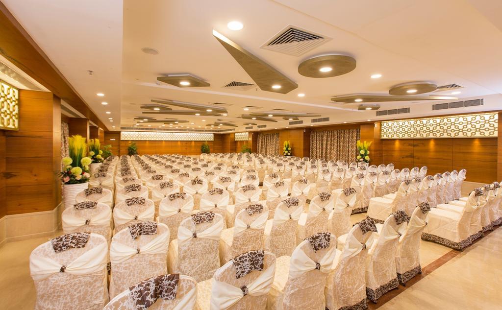 Pai Viceroy Hotel Tirupati Exterior foto