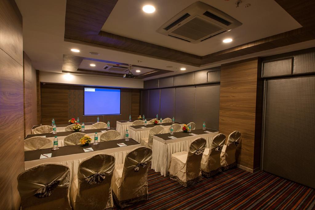 Pai Viceroy Hotel Tirupati Exterior foto