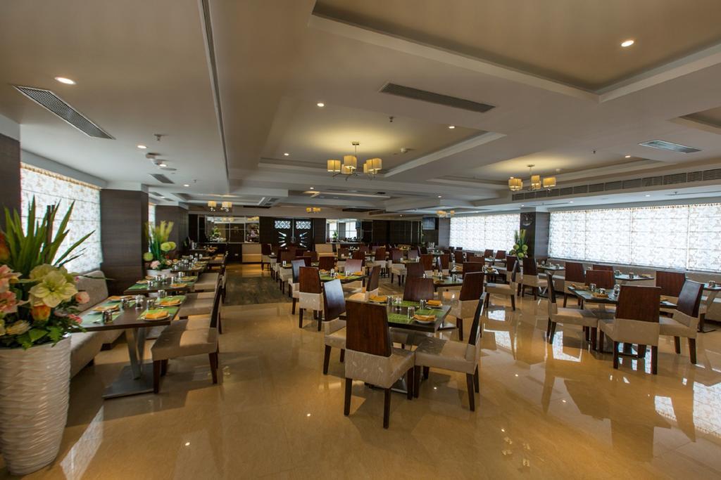 Pai Viceroy Hotel Tirupati Exterior foto