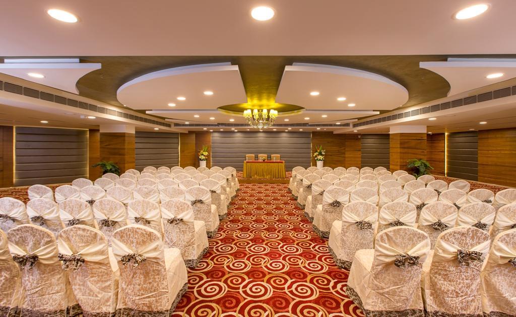 Pai Viceroy Hotel Tirupati Exterior foto