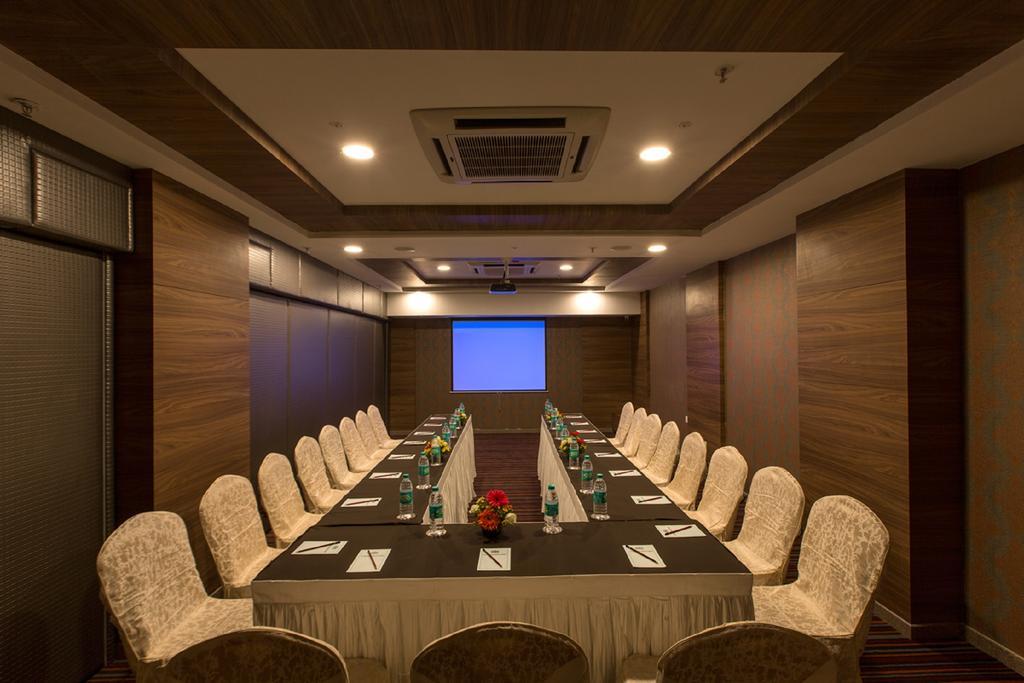 Pai Viceroy Hotel Tirupati Exterior foto
