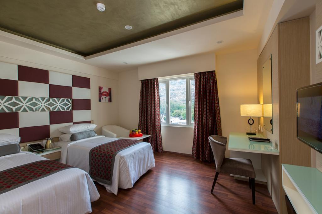 Pai Viceroy Hotel Tirupati Exterior foto