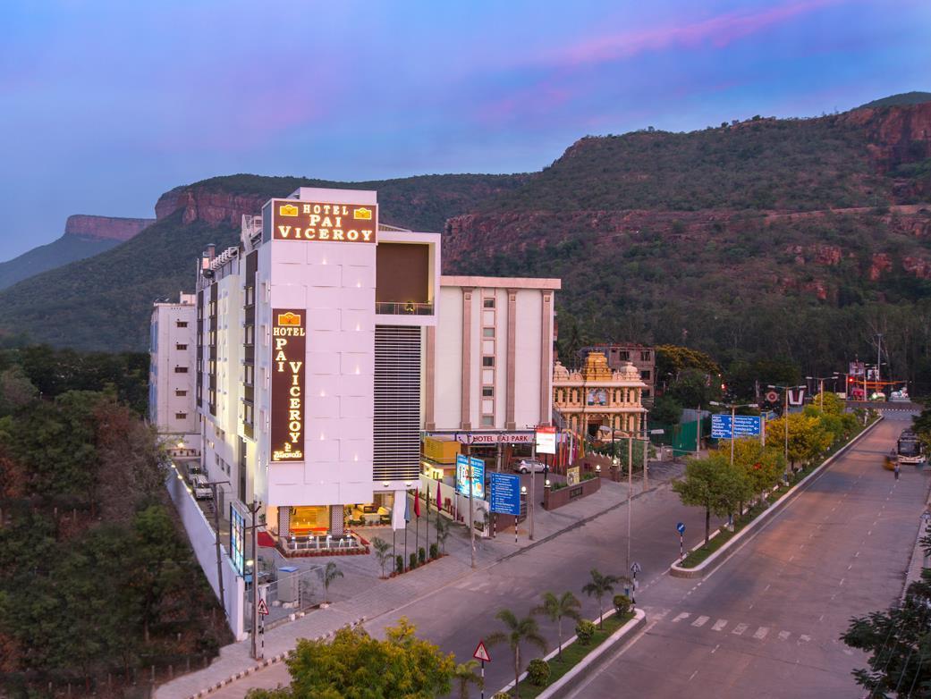 Pai Viceroy Hotel Tirupati Exterior foto
