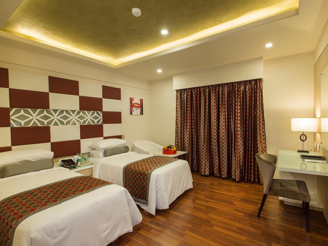 Pai Viceroy Hotel Tirupati Exterior foto