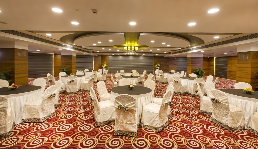 Pai Viceroy Hotel Tirupati Exterior foto
