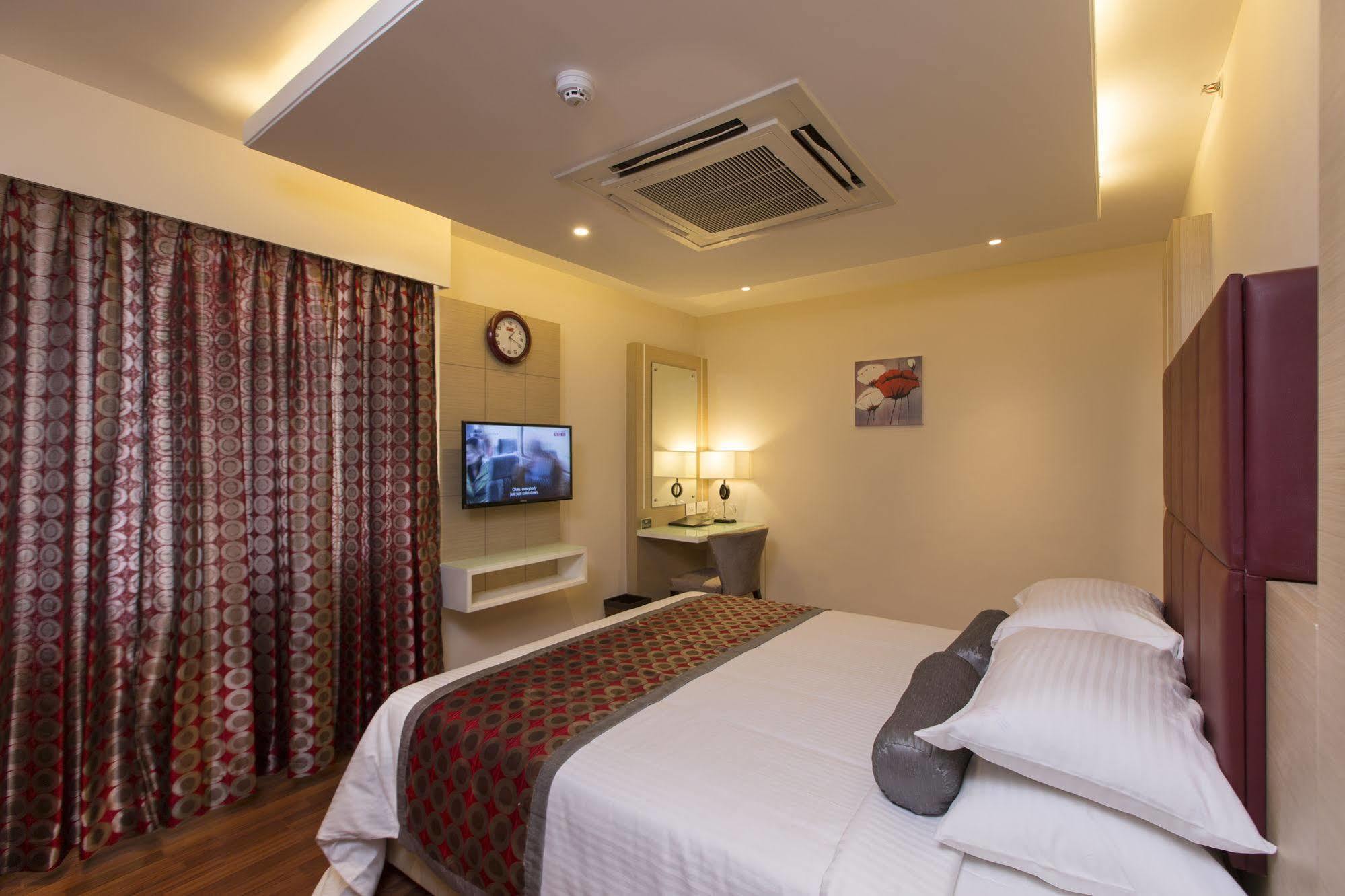 Pai Viceroy Hotel Tirupati Exterior foto