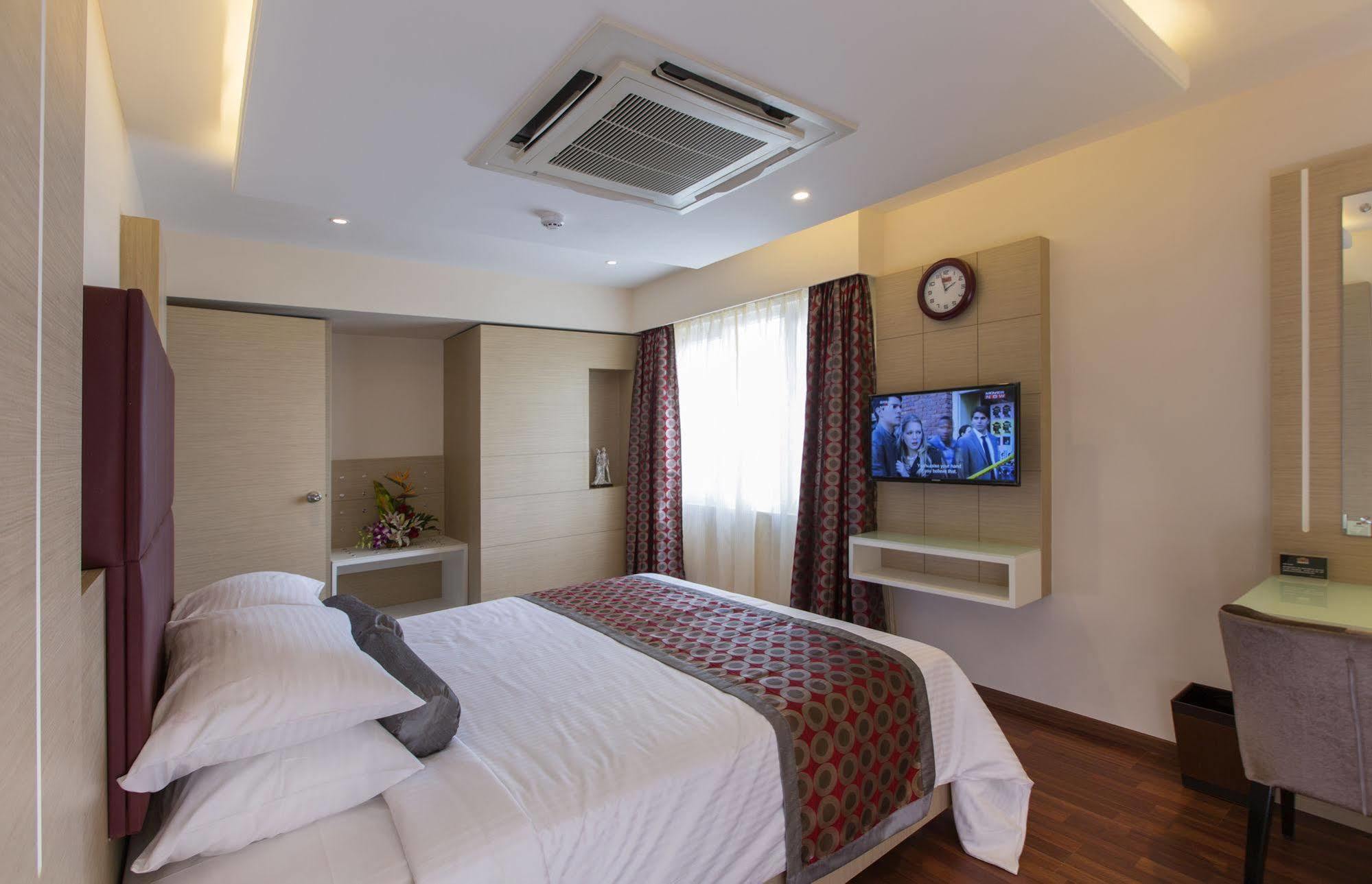 Pai Viceroy Hotel Tirupati Exterior foto