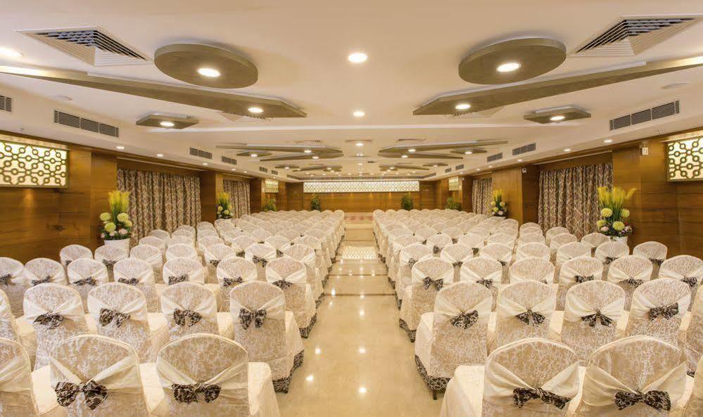 Pai Viceroy Hotel Tirupati Exterior foto