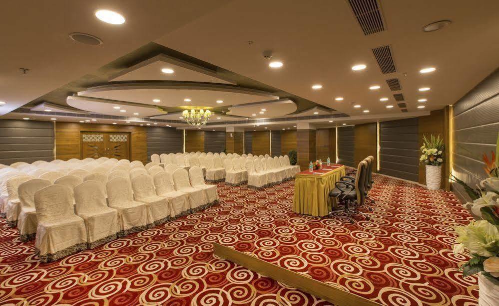 Pai Viceroy Hotel Tirupati Exterior foto