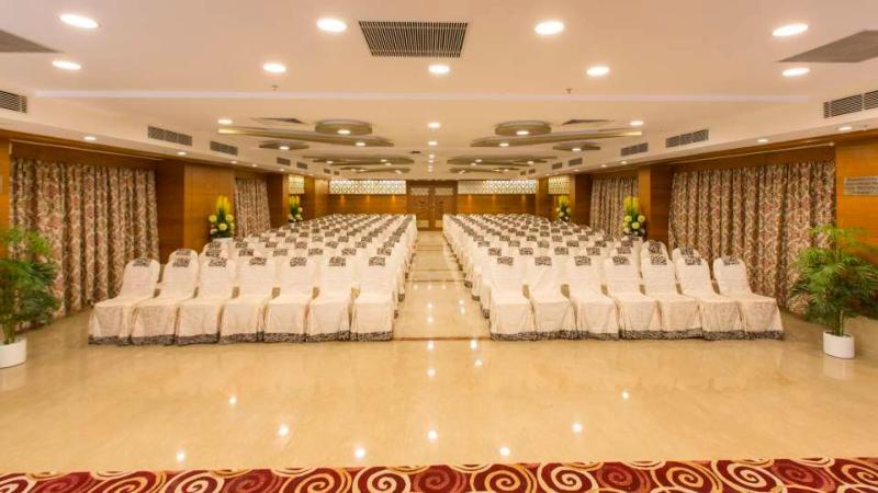 Pai Viceroy Hotel Tirupati Exterior foto