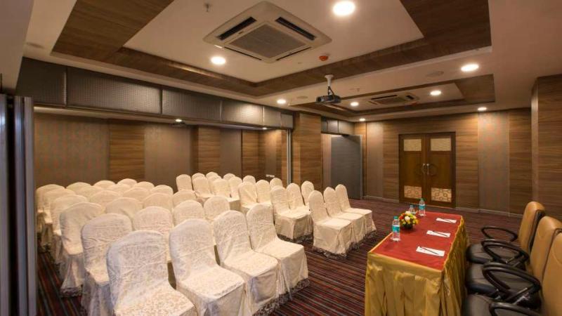 Pai Viceroy Hotel Tirupati Exterior foto